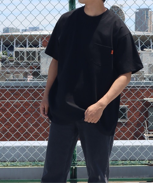 UNIVERSAL OVERALL(ユニバーサルオーバーオール)の「UNIVERSAL OVERALL / POCKET S/S TEE / 半袖ポケットTシャツ(Tシャツ/カットソー・メンズ・ブラック/ブラウン/サックスブルー/ホワイト・S/L/XL/M)」の3枚目の写真