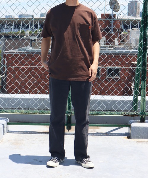 UNIVERSAL OVERALL(ユニバーサルオーバーオール)の「UNIVERSAL OVERALL / POCKET S/S TEE / 半袖ポケットTシャツ(Tシャツ/カットソー・メンズ・ブラック/ブラウン/サックスブルー/ホワイト・S/L/XL/M)」の17枚目の写真