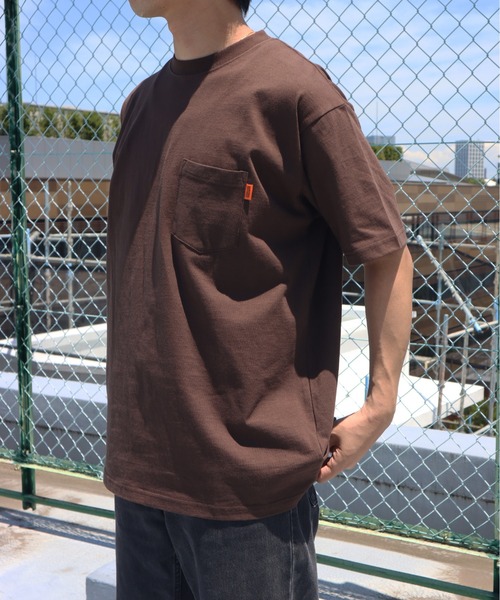 UNIVERSAL OVERALL(ユニバーサルオーバーオール)の「UNIVERSAL OVERALL / POCKET S/S TEE / 半袖ポケットTシャツ(Tシャツ/カットソー・メンズ・ブラック/ブラウン/サックスブルー/ホワイト・S/L/XL/M)」の21枚目の写真