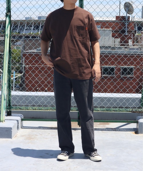 UNIVERSAL OVERALL(ユニバーサルオーバーオール)の「UNIVERSAL OVERALL / POCKET S/S TEE / 半袖ポケットTシャツ(Tシャツ/カットソー・メンズ・ブラック/ブラウン/サックスブルー/ホワイト・S/L/XL/M)」の18枚目の写真