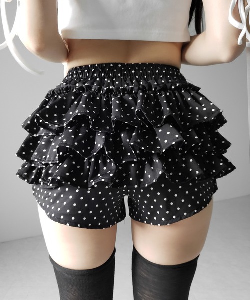 me+em select(ミームセレクト)の「【 2color 】ティアードフリルドットショートパンツ / tiered frill dot short pants(その他パンツ・レディース・ホワイト/ブラック・FREE)」の4枚目の写真
