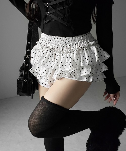 me+em select(ミームセレクト)の「【 2color 】ティアードフリルドットショートパンツ / tiered frill dot short pants(その他パンツ・レディース・ホワイト/ブラック・FREE)」の15枚目の写真
