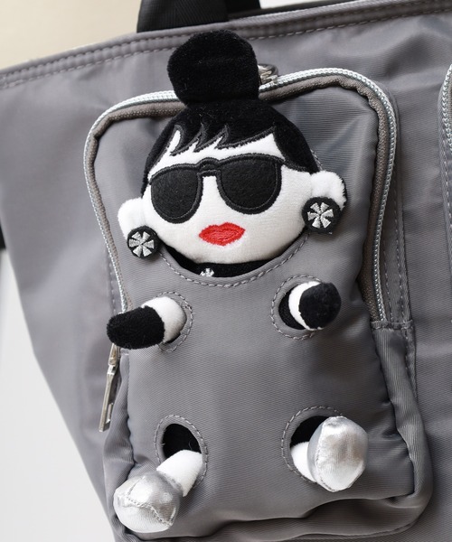 HAPPY FACE(ハッピーフェイス)の「EMMA ドール付2WAYバッグ(ショルダーバッグ・レディース・ブラック・ONE SIZE)」の12枚目の写真