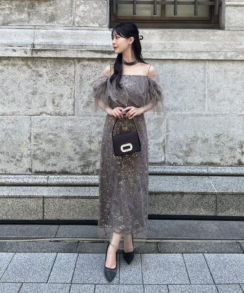 Leja(レジャ)の「【LEJA】オープンショルダーボリュームチュールスパンコールIラインワンピースオケージョンドレス(ドレス・レディース・グレー/ブラック・MEDIUM/SMALL)」の16枚目の写真