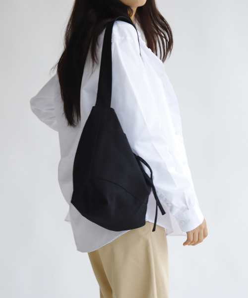 SOCHARMING（ソーチャーミング）の「Solid Leather Reversible Shoulder Bag - 4 colors（ショルダーバッグ・レディース・ブラック/ブラウン/グレー/カーキ・FREE）」の11枚目の写真