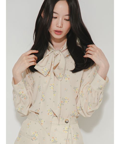 FURFUR(ファーファー)の「フラワープリントブラウス(シャツ/ブラウス・レディース・ベージュ/アイボリー/ブラック・F)」の22枚目の写真