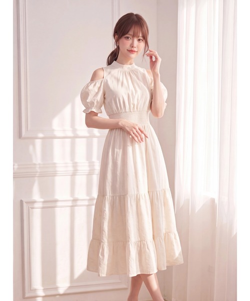 Suyunn(スユン)の「後ろリボン付きオープンショルダーラメフラワーシャーリングワンピース(ワンピース・レディース・アイボリー/ラベンダー・M)」の10枚目の写真