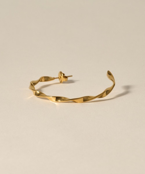 novice（ノーヴィス）の「【novice】Twist Hoop Pierce［Stainless］（ピアス（両耳用）・レディース・シルバー/ゴールド・FREE）」の3枚目の写真