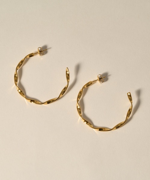 novice（ノーヴィス）の「【novice】Twist Hoop Pierce［Stainless］（ピアス（両耳用）・レディース・シルバー/ゴールド・FREE）」の4枚目の写真