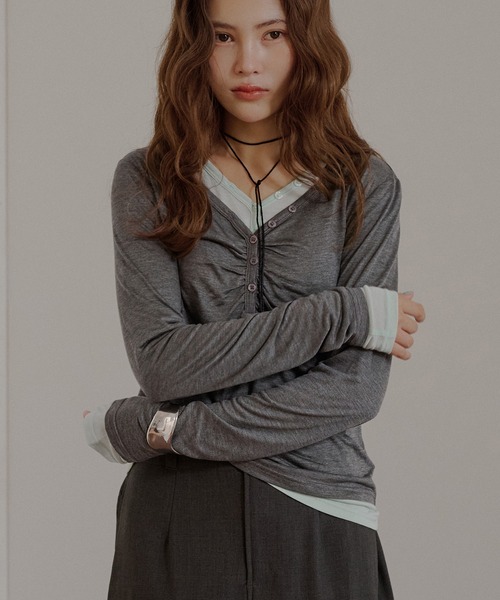 MUHET(ミュエータ)の「【set item】sheer layered gather tops / シアーレイヤードギャザーロンTセット(Tシャツ/カットソー・レディース・チャコールグレー/オフホワイト/ネイビー/ブラウン・FREE)」の17枚目の写真