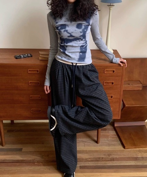 SHERU(シェル)の「ドットアートグラフィック ハイネックタイトロンTシャツ 猫(Tシャツ/カットソー・レディース・グレー/ホワイト・M)」の11枚目の写真