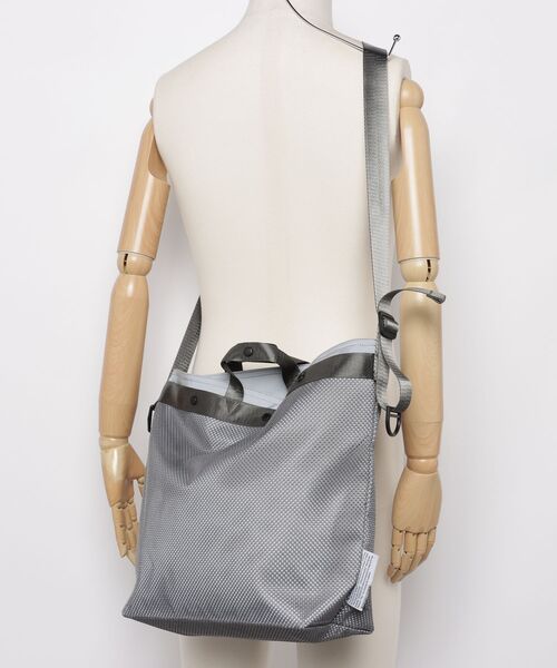 styles（スタイルス）の「[WEEKENDER] REF MESH&TOTE（ショルダーバッグ・メンズ・シルバー・ONE SIZE）」の5枚目の写真