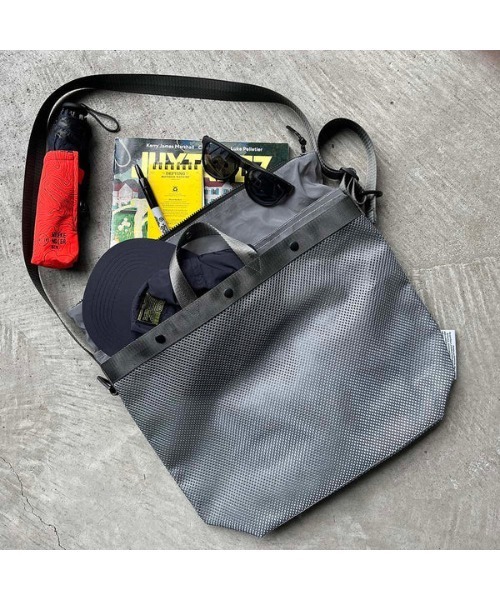 styles（スタイルス）の「[WEEKENDER] REF MESH&TOTE（ショルダーバッグ・メンズ・シルバー・ONE SIZE）」の12枚目の写真