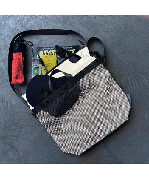 styles（スタイルス）の「[WEEKENDER] REF MESH&TOTE（ショルダーバッグ・メンズ・シルバー・ONE SIZE）」の11枚目の写真