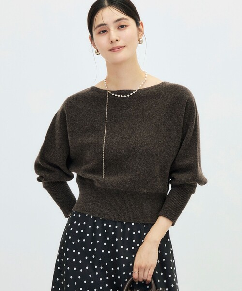 NOLLEY’S Sophi(ノーリーズソフィ)の「【BECシリーズ】カシミヤ混紡毛ショート丈プルオーバー(ニット/セーター・レディース・ダークブラウン/オフホワイト/ベビーピンク/ダークネイビー・38)」の2枚目の写真