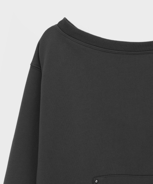 BLACKUP（ブラックアップ）の「[MADE] スパネルリベットオフショルダースウェット（スウェット・レディース・ダークブラウン/チャコール・FREE）」の4枚目の写真