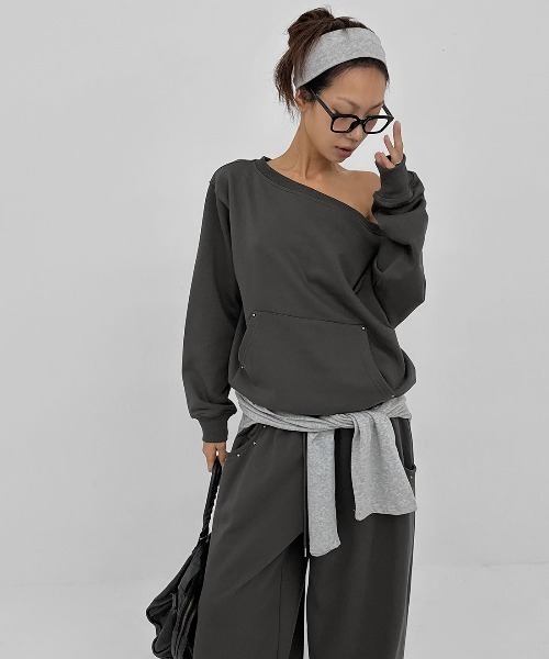 BLACKUP（ブラックアップ）の「[MADE] スパネルリベットオフショルダースウェット（スウェット・レディース・ダークブラウン/チャコール・FREE）」の14枚目の写真
