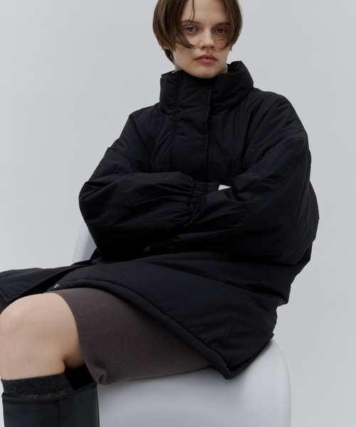 Plumel（プルメル）の「Thermal Padded Volume Middle Coat / 蓄熱中綿 ボリュームミドルコート（ダウンジャケット/コート・レディース・ブラウン/アイボリー/ブラック・MEDIUM）」の8枚目の写真