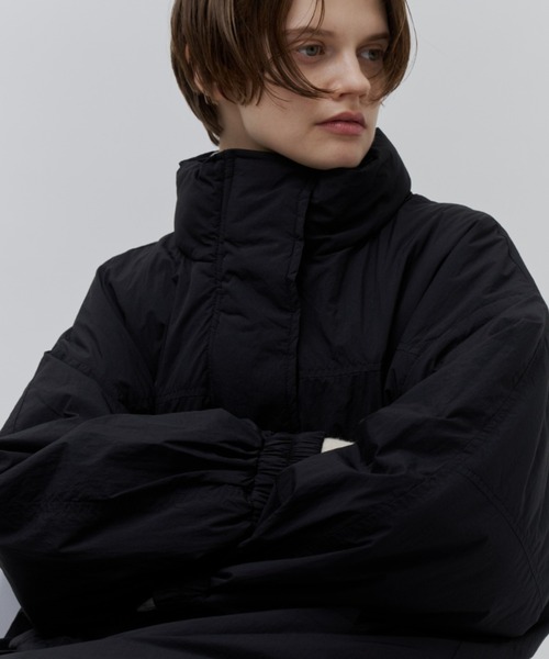 Plumel（プルメル）の「Thermal Padded Volume Middle Coat / 蓄熱中綿 ボリュームミドルコート（ダウンジャケット/コート・レディース・ブラウン/アイボリー/ブラック・MEDIUM）」の7枚目の写真
