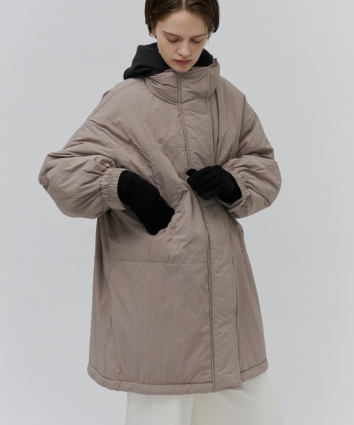 Plumel（プルメル）の「Thermal Padded Volume Middle Coat / 蓄熱中綿 ボリュームミドルコート（ダウンジャケット/コート・レディース・ブラウン/アイボリー/ブラック・MEDIUM）」の19枚目の写真