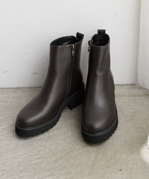 ATELIER BRUGGE(アトリエブルージュ)の「ATELIER BRUGGE/アトリエブルージュ レザーサイドジップブーツ【限定展開】(ブーツ・レディース・ブラウン/ブラック・24.0cm/23.5cm/23.0cm/24.5cm)」の1枚目の写真