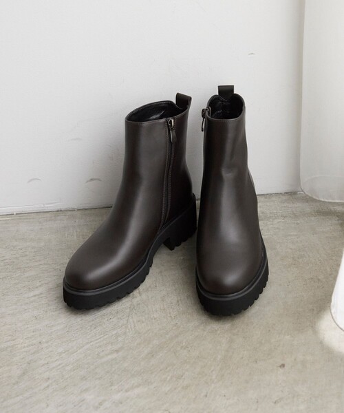 ATELIER BRUGGE(アトリエブルージュ)の「ATELIER BRUGGE/アトリエブルージュ レザーサイドジップブーツ【限定展開】(ブーツ・レディース・ブラウン/ブラック・24.0cm/23.5cm/23.0cm/24.5cm)」の3枚目の写真