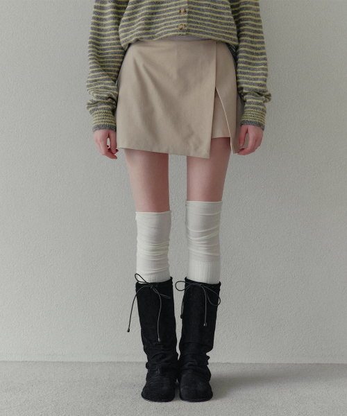 TWEE(トゥウィー)の「アレン サイドスリット ミニスカート(スカート・レディース・ベージュ/ブラック・MEDIUM/LARGE/SMALL)」の3枚目の写真