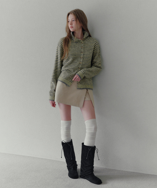 TWEE(トゥウィー)の「アレン サイドスリット ミニスカート(スカート・レディース・ベージュ/ブラック・MEDIUM/LARGE/SMALL)」の4枚目の写真