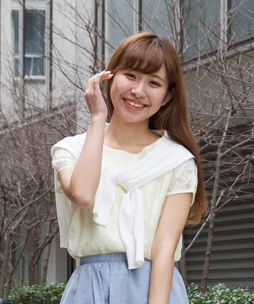 NATURAL BEAUTY BASIC（ナチュラルビューティーベーシック）の「【AneCan 6月号掲載】ファイン天竺ニットカーディガン（カーディガン/ボレロ・レディース・ブラック/ネイビー/ホワイト系その他/レッド系その他/グレー/ブルー/オレンジ系その他/ブルー系その他・MEDIUM/SMALL）」の2枚目の写真