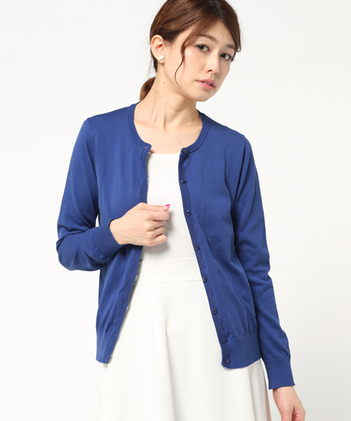 NATURAL BEAUTY BASIC（ナチュラルビューティーベーシック）の「【AneCan 6月号掲載】ファイン天竺ニットカーディガン（カーディガン/ボレロ・レディース・ブラック/ネイビー/ホワイト系その他/レッド系その他/グレー/ブルー/オレンジ系その他/ブルー系その他・MEDIUM/SMALL）」の6枚目の写真