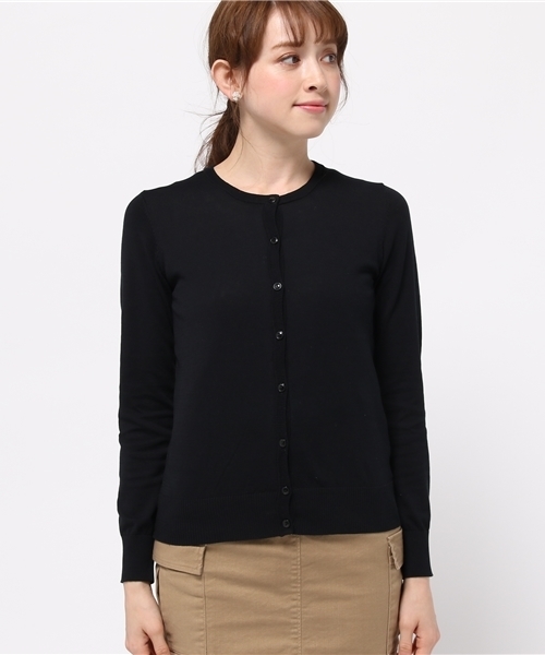 NATURAL BEAUTY BASIC（ナチュラルビューティーベーシック）の「【AneCan 6月号掲載】ファイン天竺ニットカーディガン（カーディガン/ボレロ・レディース・ブラック/ネイビー/ホワイト系その他/レッド系その他/グレー/ブルー/オレンジ系その他/ブルー系その他・MEDIUM/SMALL）」の13枚目の写真