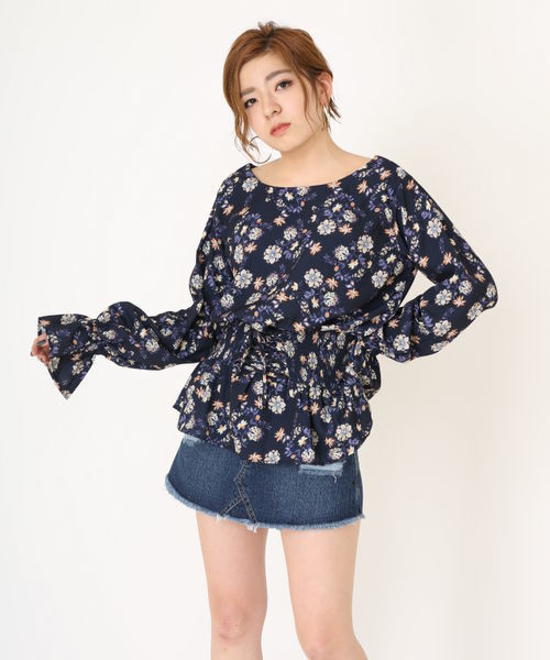 ENVYM(アンビー)の「RETRO FLOWER ギャザー BS(シャツ/ブラウス・レディース・ネイビー/キャメル・FREE)」の1枚目の写真