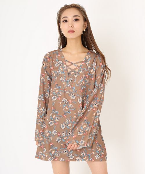 ENVYM(アンビー)の「RETRO FLOWER ギャザー BS(シャツ/ブラウス・レディース・ネイビー/キャメル・FREE)」の2枚目の写真