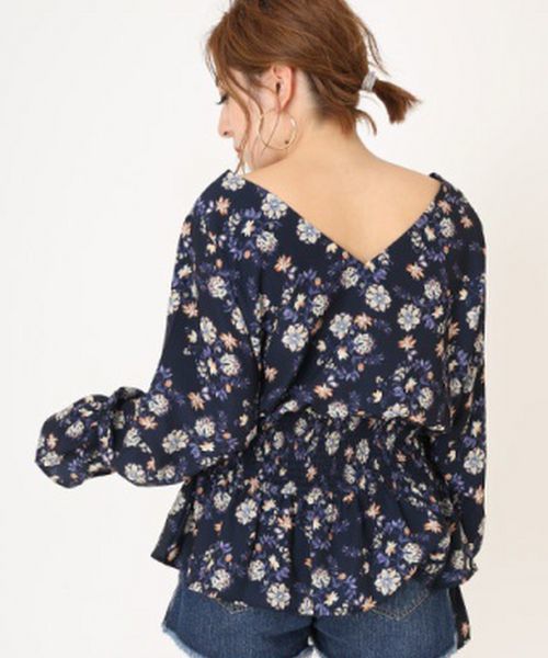 ENVYM(アンビー)の「RETRO FLOWER ギャザー BS(シャツ/ブラウス・レディース・ネイビー/キャメル・FREE)」の3枚目の写真