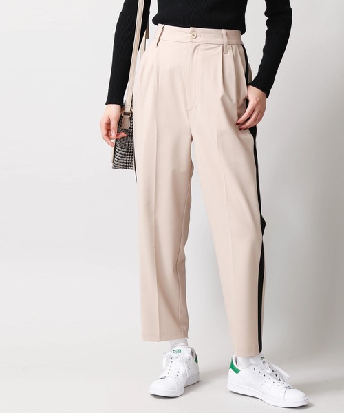 WEGO（ウィゴー）の「WEGO/タックサイドラインテーパードパンツ（スラックス・レディース・ライトグレー/ブラック/ライトベージュ/ライトピンク・MEDIUM/LARGE）」の4枚目の写真
