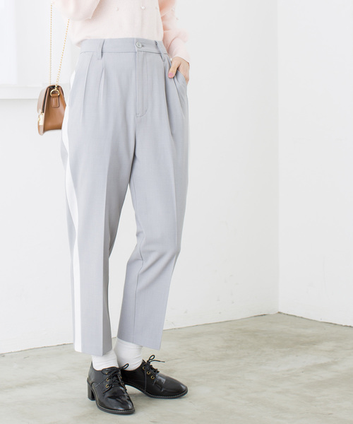 WEGO（ウィゴー）の「WEGO/タックサイドラインテーパードパンツ（スラックス・レディース・ライトグレー/ブラック/ライトベージュ/ライトピンク・MEDIUM/LARGE）」の3枚目の写真