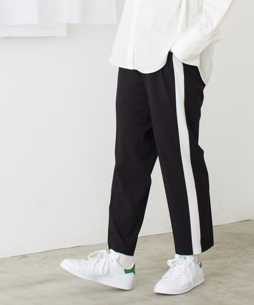 WEGO（ウィゴー）の「WEGO/タックサイドラインテーパードパンツ（スラックス・レディース・ライトグレー/ブラック/ライトベージュ/ライトピンク・MEDIUM/LARGE）」の2枚目の写真