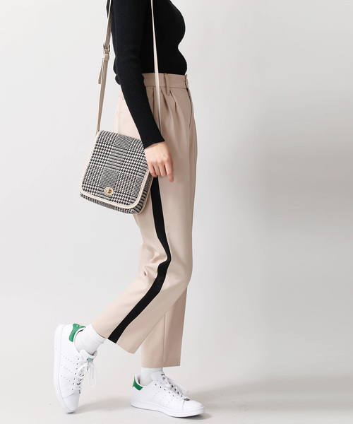 WEGO（ウィゴー）の「WEGO/タックサイドラインテーパードパンツ（スラックス・レディース・ライトグレー/ブラック/ライトベージュ/ライトピンク・MEDIUM/LARGE）」の16枚目の写真