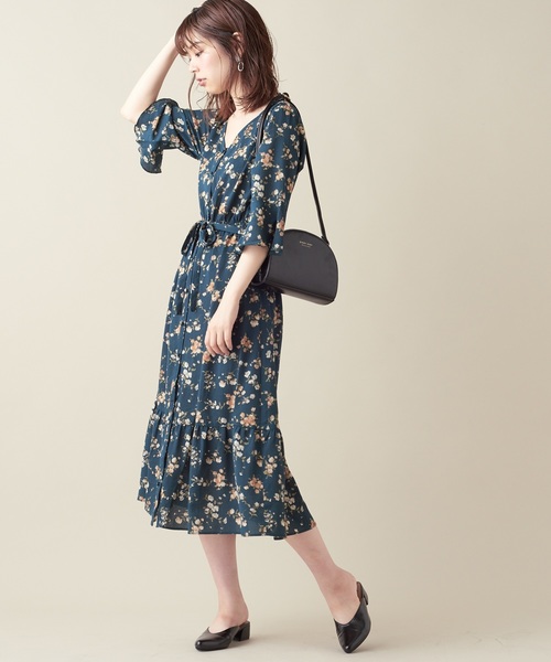 natural couture（ナチュラルクチュール）の「フレア袖ガウンワンピース（ワンピース・レディース・ブラック/イエロー/グリーン/アイボリー/レンガ・FREE）」の4枚目の写真