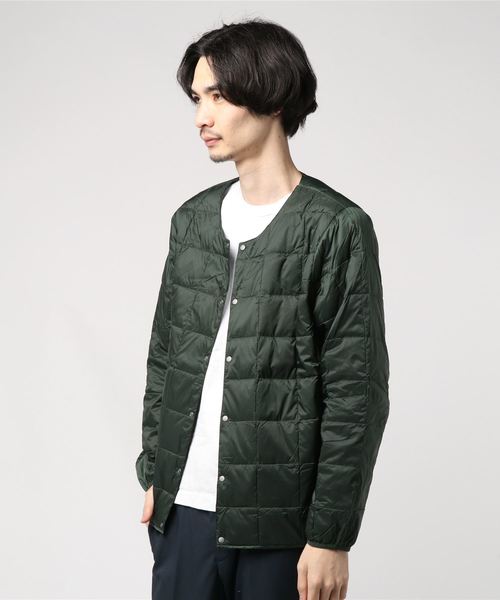 TAION(タイオン)の「【TAION】タイオン CREW NECK BUTTON DOWN JACKET (MENS)(ダウンジャケット/コート・メンズ・ブラック/ベージュ/ネイビー/パープル/グレー/カーキ/イエロー/レッド/グリーン/ブルーグリーン/ダークオレンジ/ブルー/ピンク/オフホワイト/マスタード・SMALL/MEDIUM/LARGE/X-LARGE)」の7枚目の写真