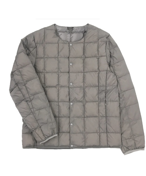 TAION(タイオン)の「【TAION】タイオン CREW NECK BUTTON DOWN JACKET (MENS)(ダウンジャケット/コート・メンズ・ブラック/ベージュ/ネイビー/パープル/グレー/カーキ/イエロー/レッド/グリーン/ブルーグリーン/ダークオレンジ/ブルー/ピンク/オフホワイト/マスタード・SMALL/MEDIUM/LARGE/X-LARGE)」の17枚目の写真