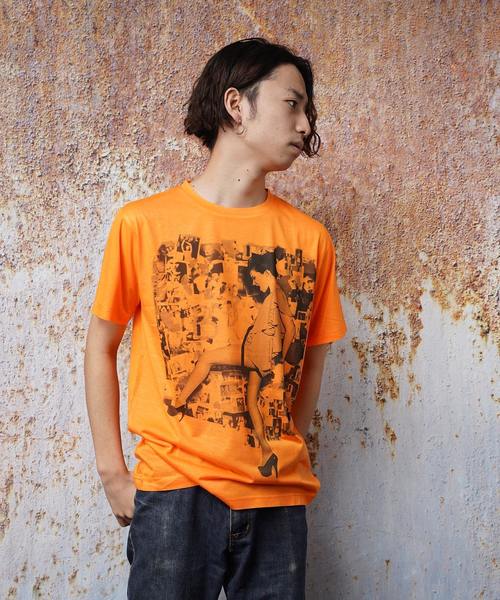 おしゃれスタ(オシャレスタ)の「ネオンカラーガールズフォトプリントクルーネックTシャツ(KU)(Tシャツ/カットソー・メンズ・ピンク系その他/サックスブルー/オレンジ/ピンク/ブルー系その他/オレンジ系その他・M/L)」の6枚目の写真