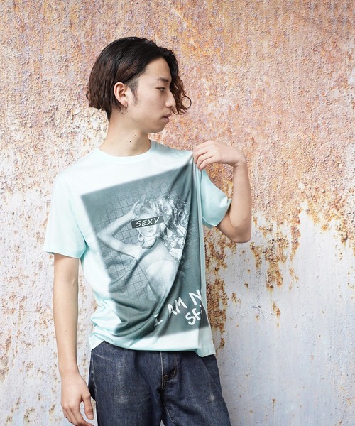 おしゃれスタ(オシャレスタ)の「ネオンカラーガールズフォトプリントクルーネックTシャツ(KU)(Tシャツ/カットソー・メンズ・ピンク系その他/サックスブルー/オレンジ/ピンク/ブルー系その他/オレンジ系その他・M/L)」の1枚目の写真