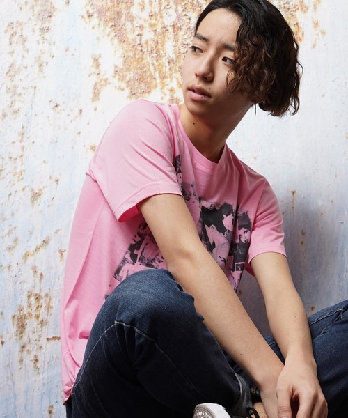 おしゃれスタ(オシャレスタ)の「ネオンカラーガールズフォトプリントクルーネックTシャツ(KU)(Tシャツ/カットソー・メンズ・ピンク系その他/サックスブルー/オレンジ/ピンク/ブルー系その他/オレンジ系その他・M/L)」の3枚目の写真
