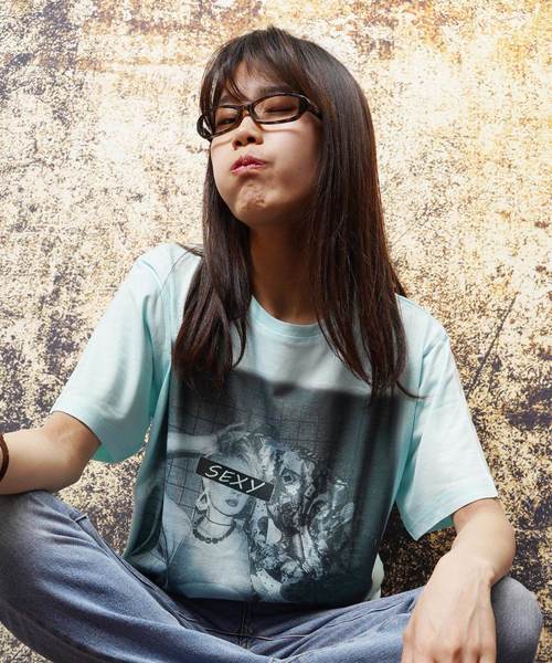 おしゃれスタ(オシャレスタ)の「ネオンカラーガールズフォトプリントクルーネックTシャツ(KU)(Tシャツ/カットソー・メンズ・ピンク系その他/サックスブルー/オレンジ/ピンク/ブルー系その他/オレンジ系その他・M/L)」の17枚目の写真