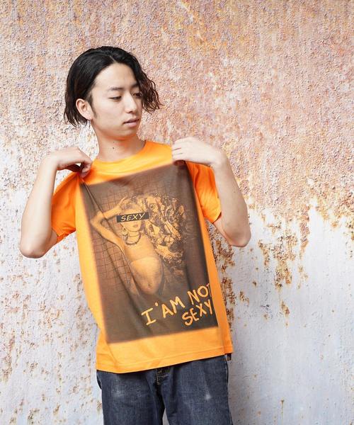 おしゃれスタ(オシャレスタ)の「ネオンカラーガールズフォトプリントクルーネックTシャツ(KU)(Tシャツ/カットソー・メンズ・ピンク系その他/サックスブルー/オレンジ/ピンク/ブルー系その他/オレンジ系その他・M/L)」の18枚目の写真