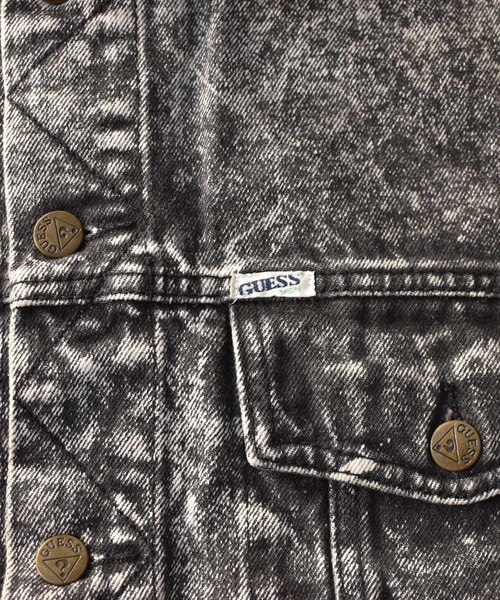 Guess（ゲス）の「【ヴィンテージ古着】90's GUESS/ゲス デニムジャケット（デニムジャケット・メンズ・ブラック・LARGE）」の2枚目の写真