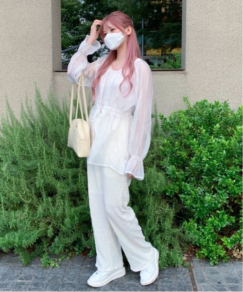 EPIMI E'PIMMY(エピミエピミー)の「《復刻》シアーVネッククリオネブラウス(シャツ/ブラウス・レディース・オフホワイト/オレンジ/ラベンダー/ピンクベージュ/ベージュ/ブラック/グレイッシュベージュ・MEDIUM)」の12枚目の写真