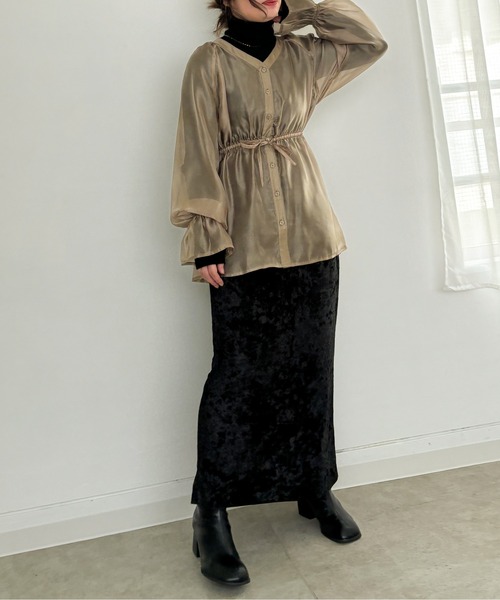 EPIMI E'PIMMY(エピミエピミー)の「《復刻》シアーVネッククリオネブラウス(シャツ/ブラウス・レディース・オフホワイト/オレンジ/ラベンダー/ピンクベージュ/ベージュ/ブラック/グレイッシュベージュ・MEDIUM)」の22枚目の写真