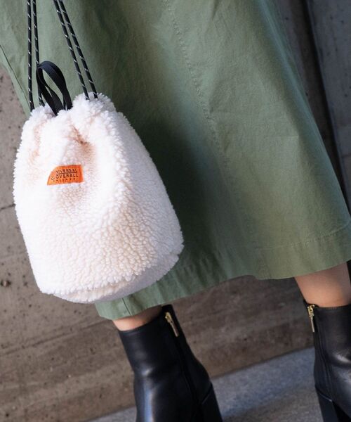 UNIVERSAL OVERALL（ユニバーサルオーバーオール）の「【SHIPS any別注】UNIVERSAL OVERALL:ボア巾着バッグ◇◇（ハンドバッグ・レディース・ベージュ/ナチュラル・ONE SIZE）」の17枚目の写真